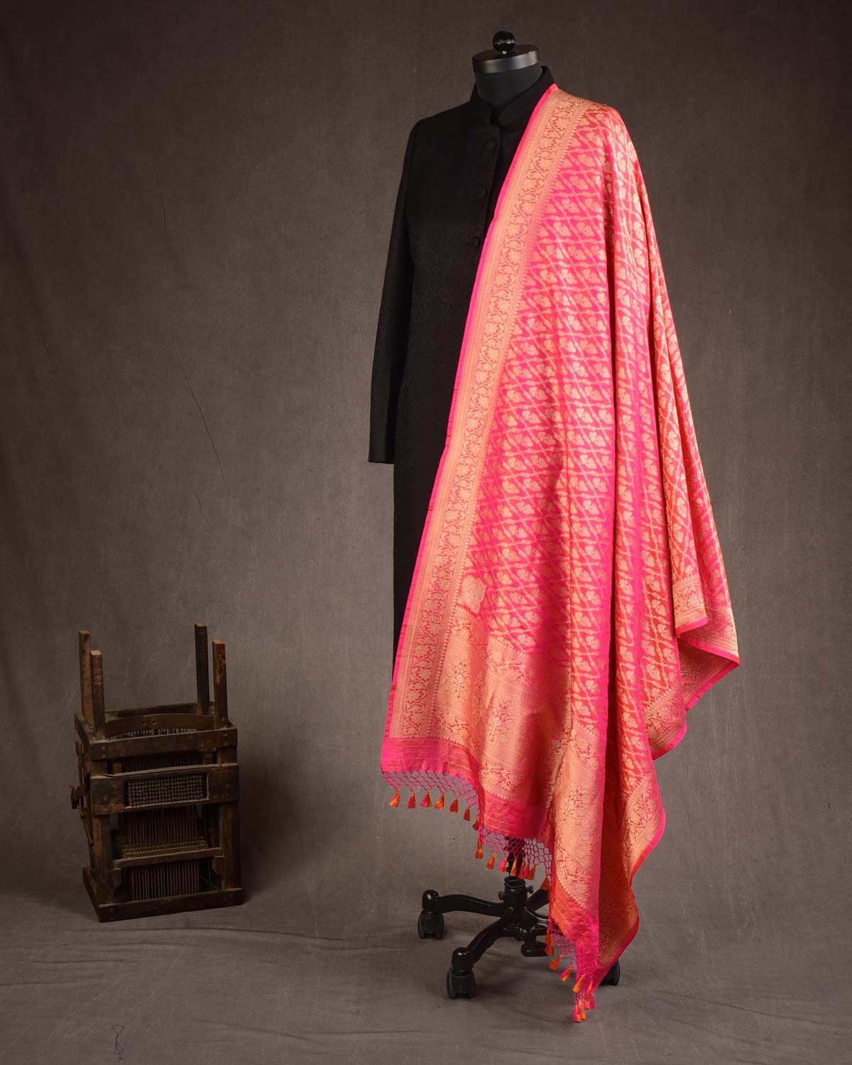 Shot Peach Banarasi Gold Zari Jangla Cutwork Brocade Handwoven Katan Silk Dupatta with Koniya Buta-HolyWeaves