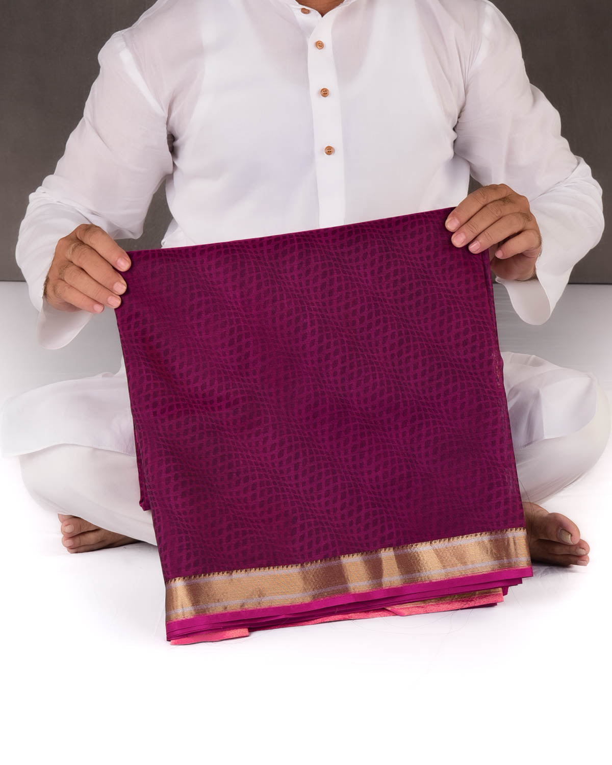 Shot Purple Banarasi Watermark Illusion Waves Tanchoi Handwoven Kora Silk Saree with Gold Zari Border Pallu-HolyWeaves