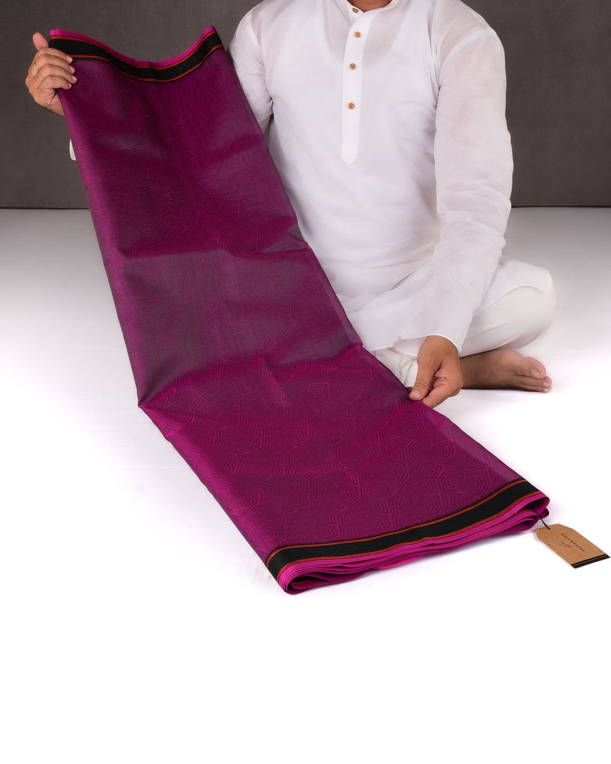 Shot Green Magenta Banarasi Watermark Illusion Honeycomb Tanchoi Handwoven Kora Silk Saree with Black Border Pallu-HolyWeaves