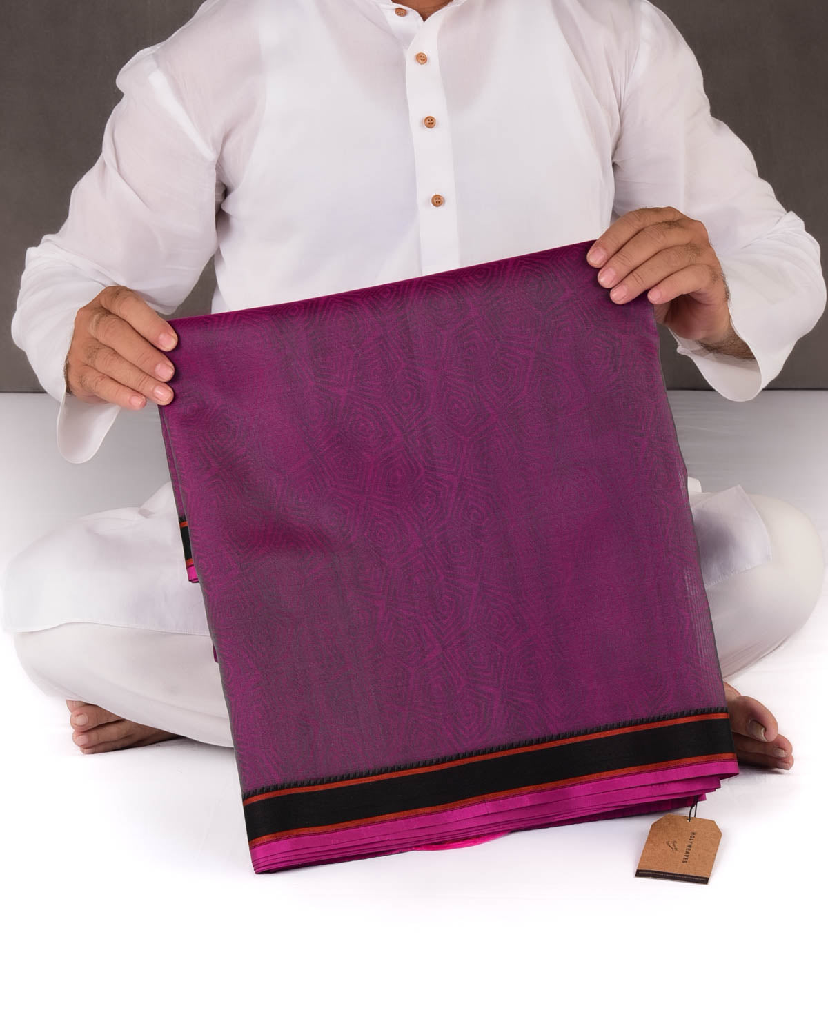 Shot Green Magenta Banarasi Watermark Illusion Honeycomb Tanchoi Handwoven Kora Silk Saree with Black Border Pallu-HolyWeaves