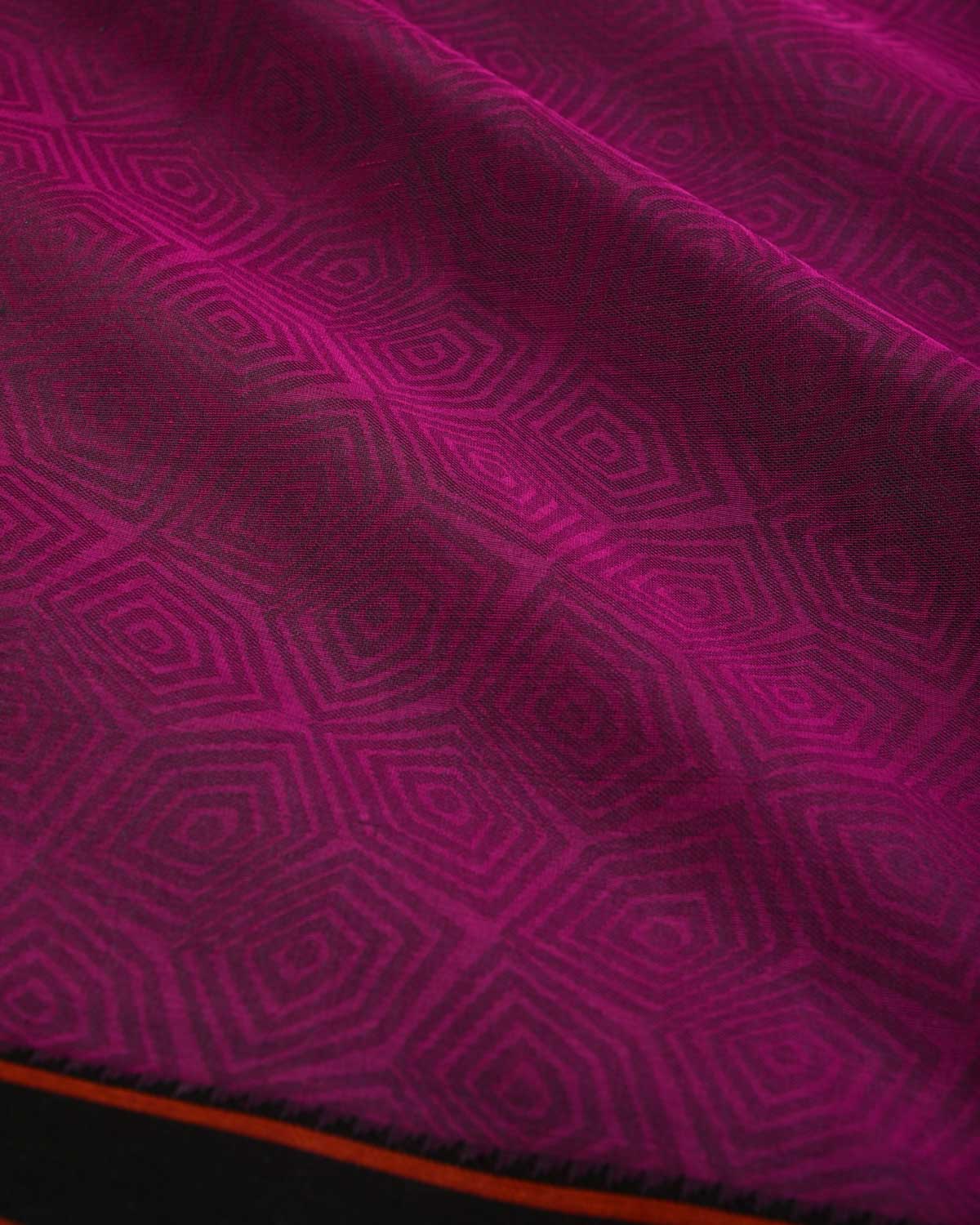 Shot Green Magenta Banarasi Watermark Illusion Honeycomb Tanchoi Handwoven Kora Silk Saree with Black Border Pallu-HolyWeaves