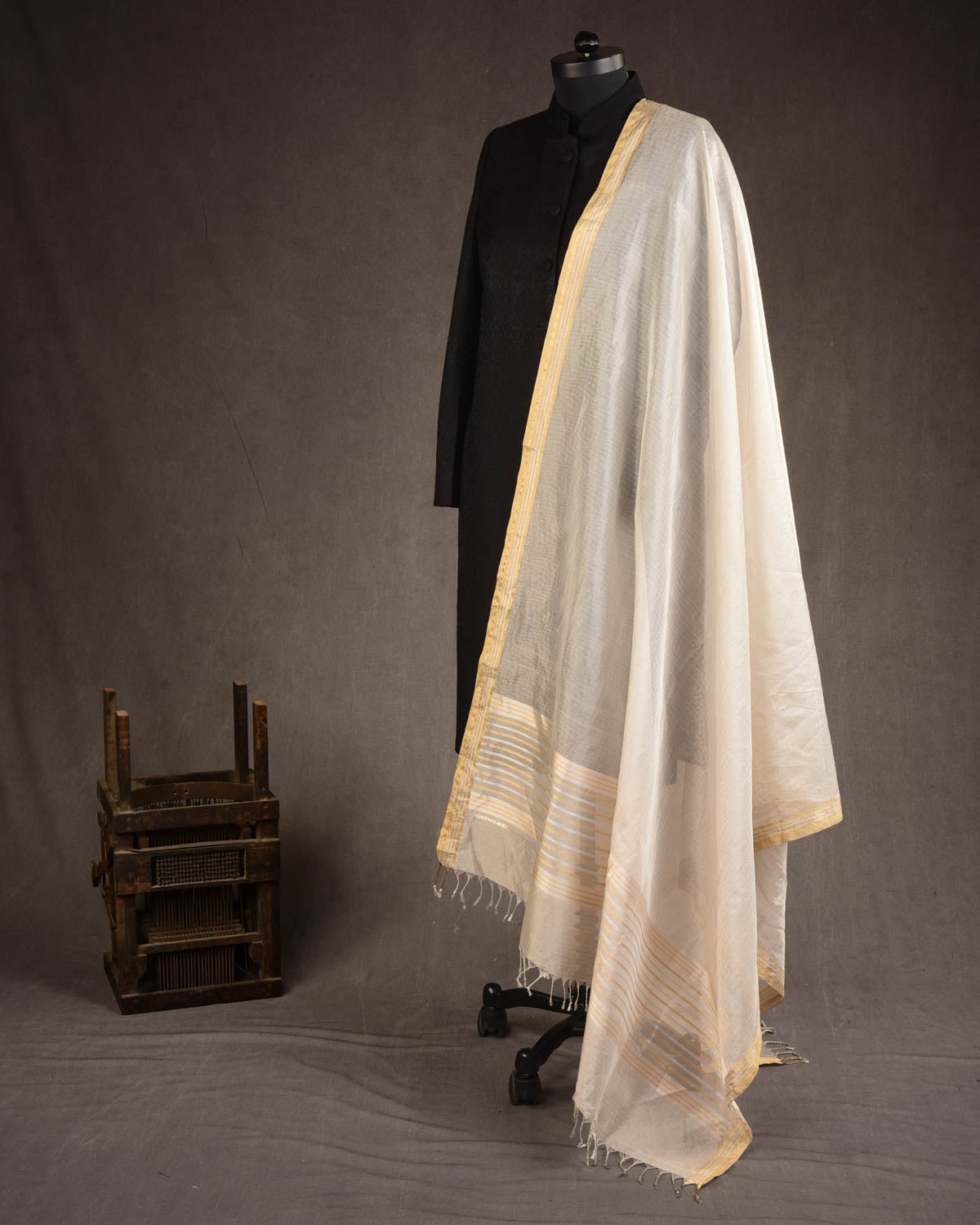 Metallic Silver Watermark Geometric Tanchoi Handwoven Banarasi Kora Tissue Dupatta-HolyWeaves