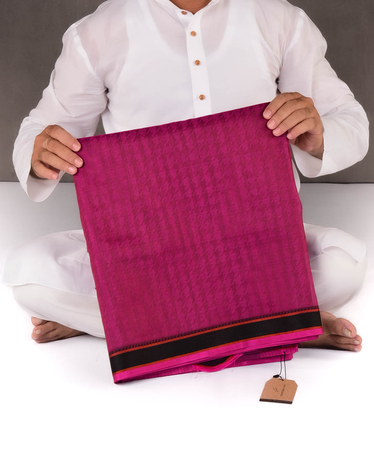 Shot Magenta Banarasi Watermark Houndstooth Tanchoi Handwoven Kora Silk Saree with Black Border Pallu-HolyWeaves