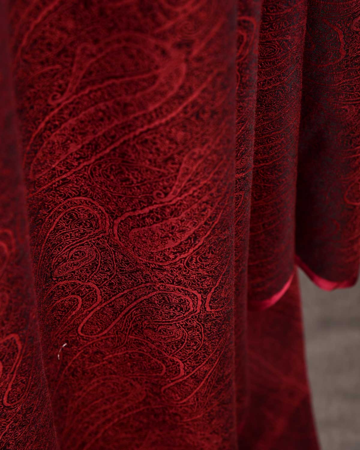 Maroon Large Paisleys Tanchoi Handwoven Silk Wool Banarasi Fabric-HolyWeaves