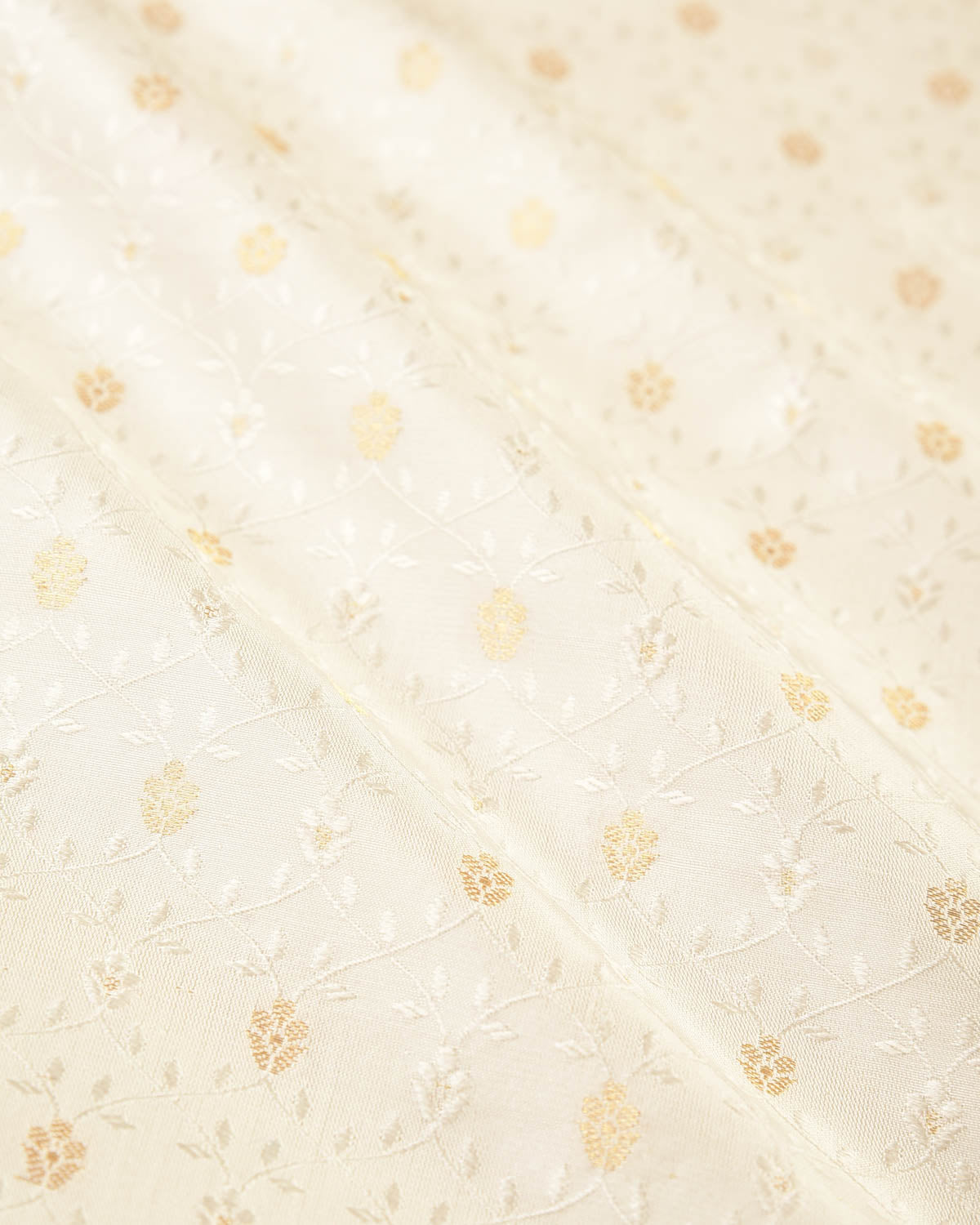 White Banarasi Leaves Tanchoi Brocade Handwoven Silk Pocket Square with Zari Accents-HolyWeaves