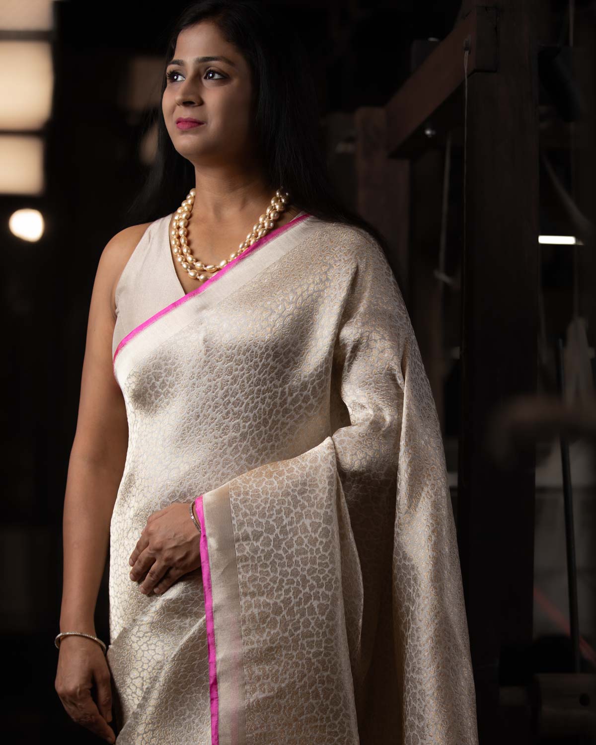 White Banarasi Alfi Jaguar Silver & Gold Zari Tissue Brocade Handwoven Katan Tissue Saree - By HolyWeaves, Benares