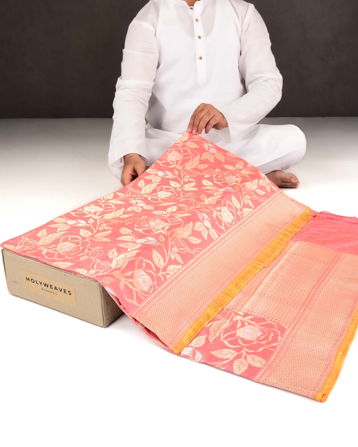 Photos: Weavers of India's famous Banarasi sari are struggling | Business  and Economy News | Al Jazeera