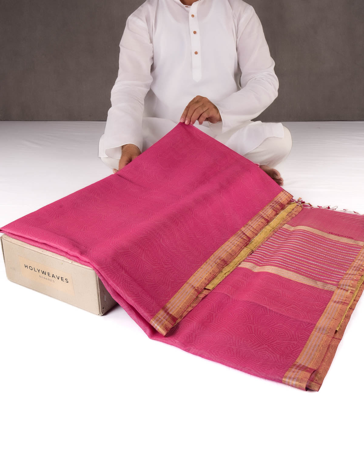 Magenta Watermark Illusion Tanchoi Banarasi Kora Silk Saree with Zari Border Pallu-HolyWeaves